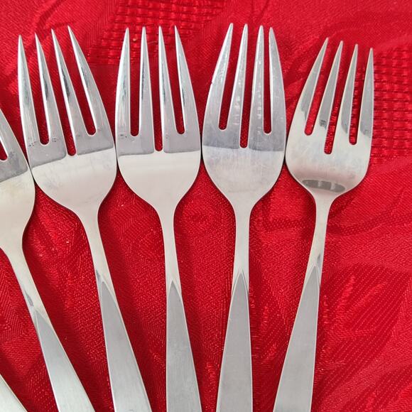 8X SF Oneida Oneidacraft Deluxe Stainless Wintersong Salad Forks - Picture 4 of 13